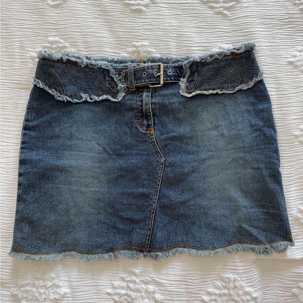 Vintage Y2K Denim Mini Skirt with Frayed Hem